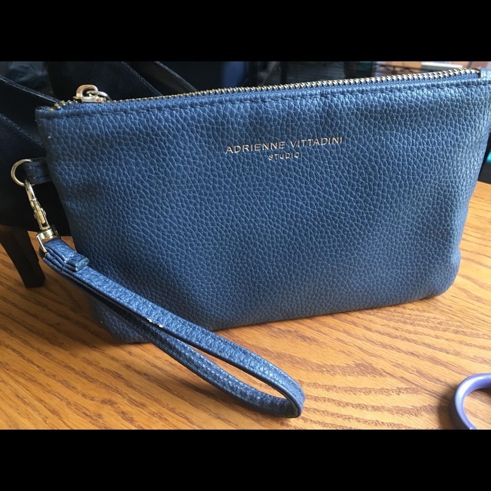Adrienne Vittadini charging clutch